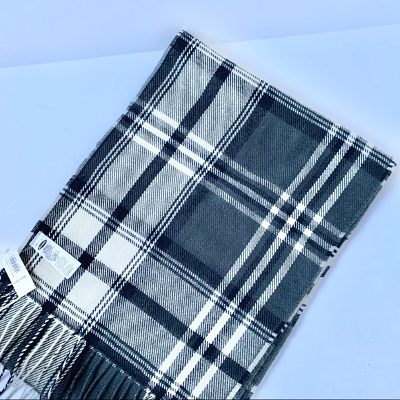 New Old Navy Men’s Plaid Scarf - Picture 5 of 7